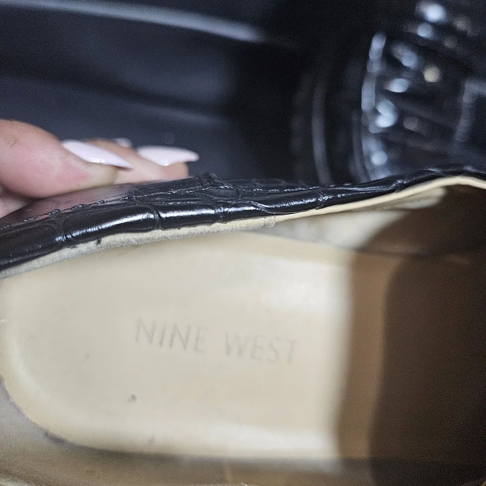 Black Crocodile Pattern Loafers